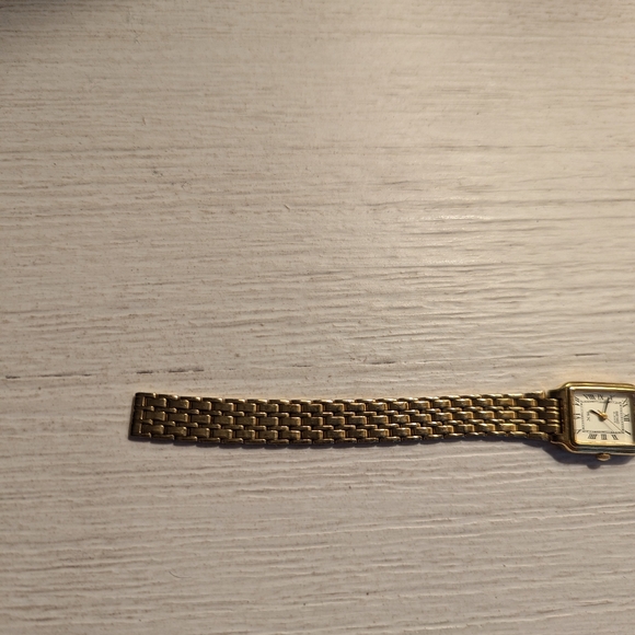 Gold Seiko Rectangular Watch - Picture 9 of 9